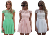 Vestido Curto Detalhes em Renda